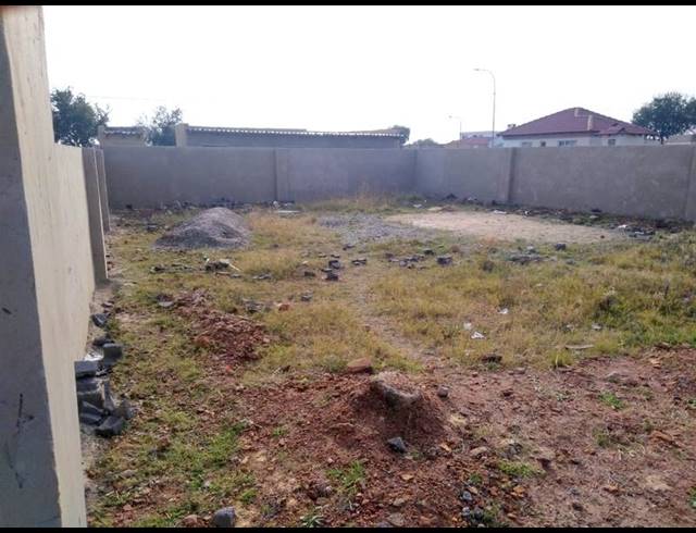 LAND FOR SALE IN MEADOWLANDS